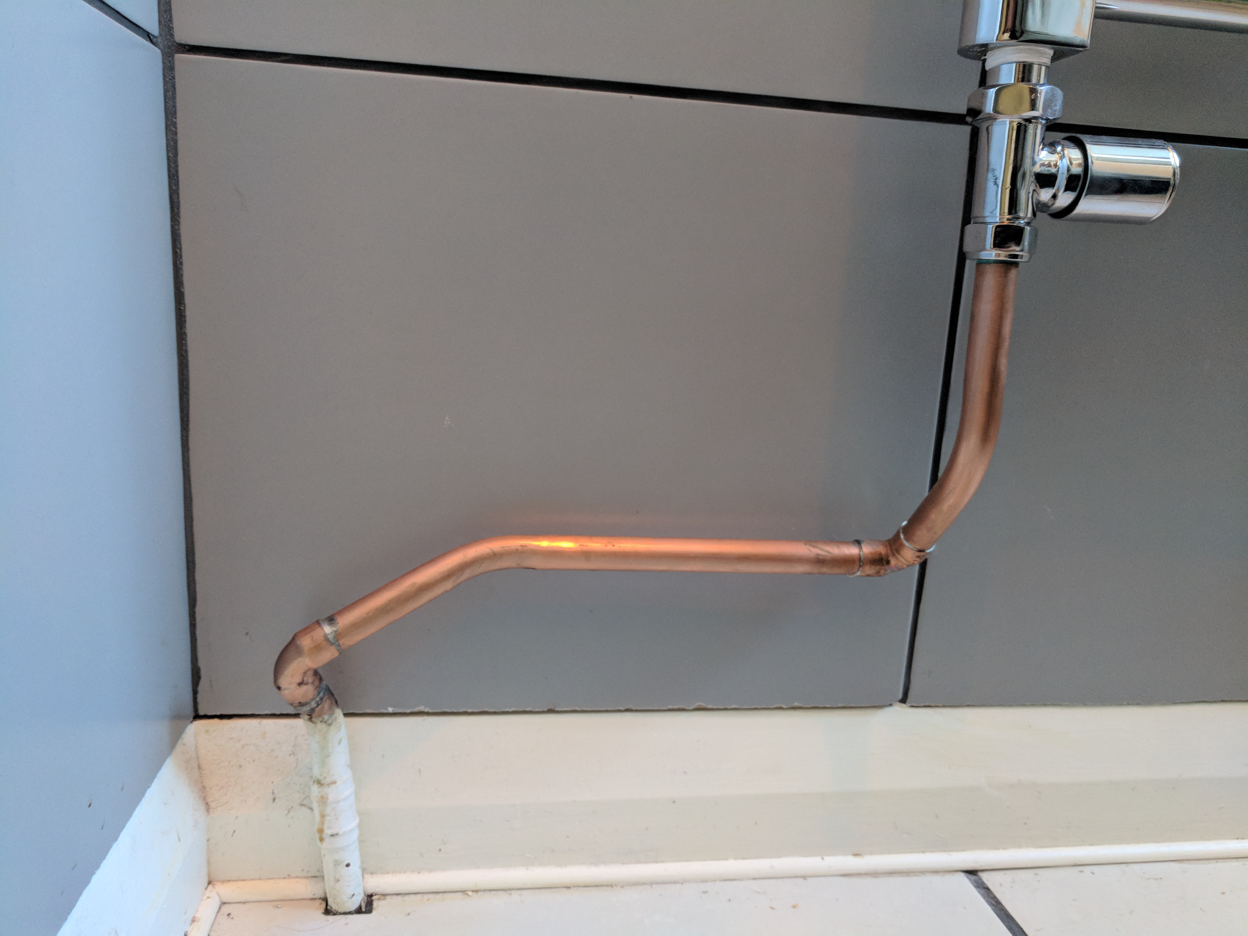 Shower Rail Left Pipe.jpg