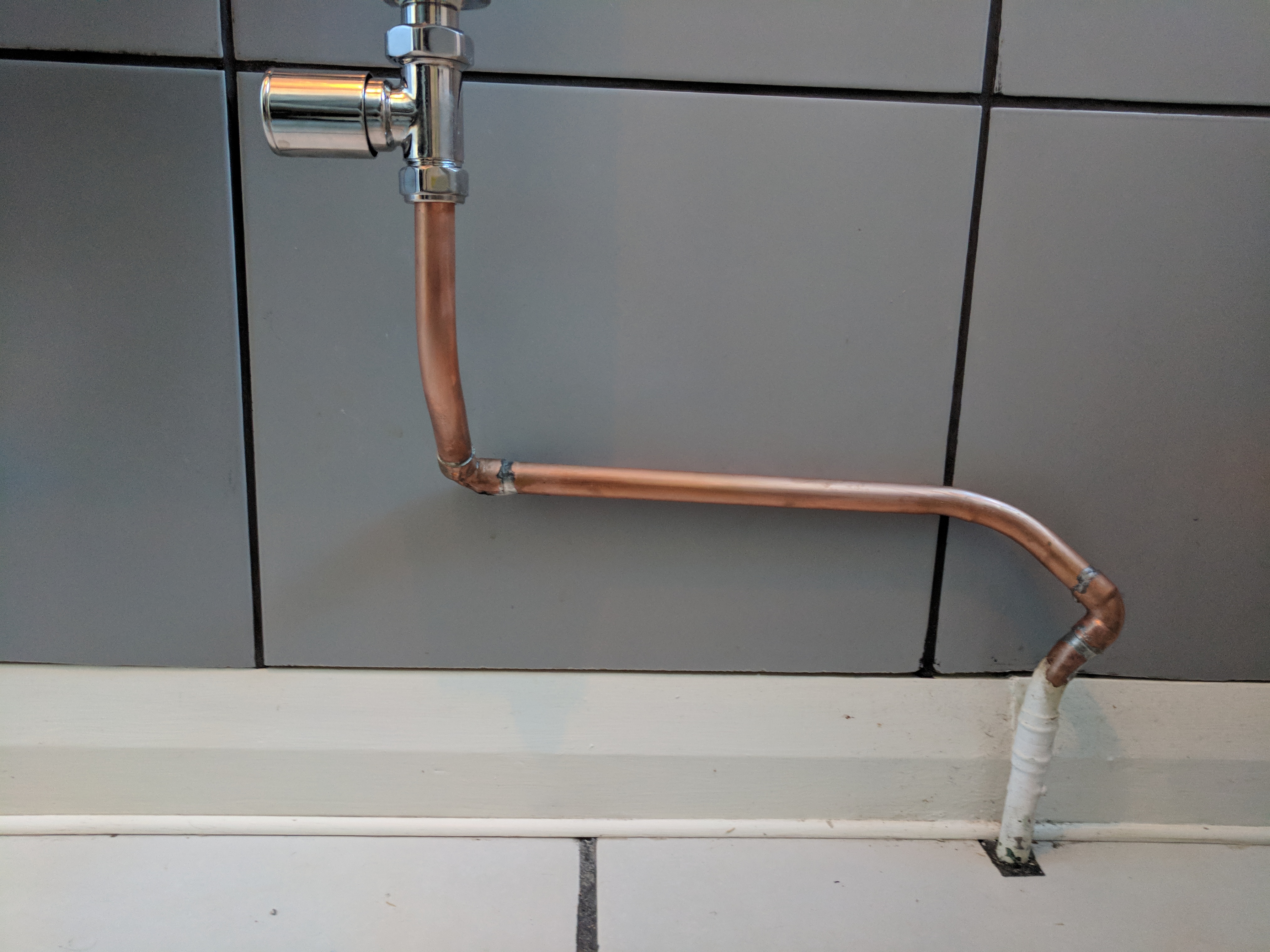 Shower Rail Right Pipe.jpg