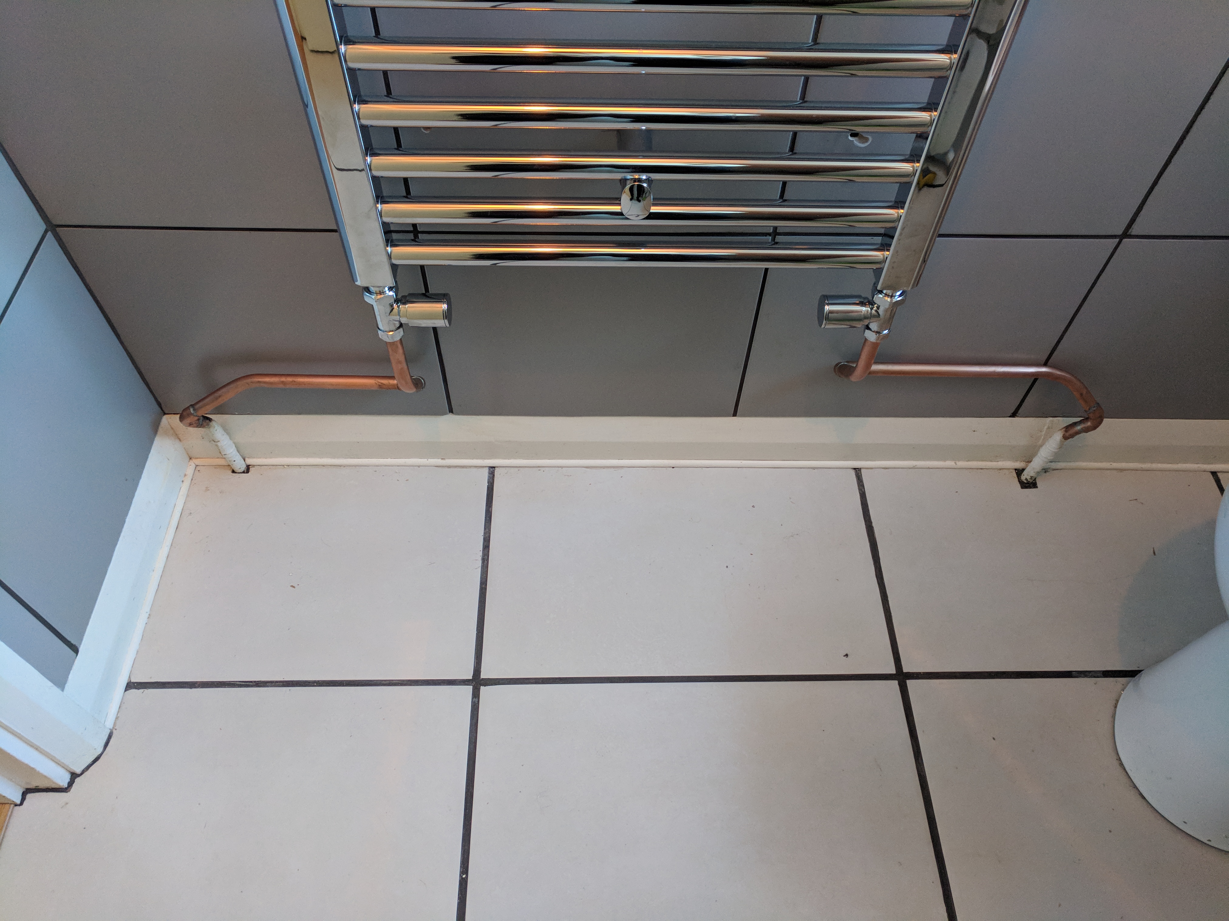 Shower Rail Showing Bottom Pipes.jpg