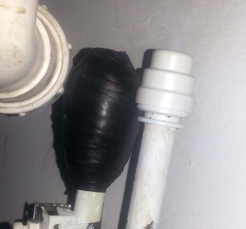Sink_pipe_leak.jpg